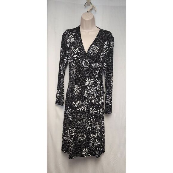 Chicos Floral Wrap Midi Dress Size 0/ US Small Black & White - Picture 6 of 7